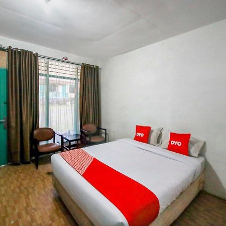 Oyo 2322 Dien Karona Hotel Berastagi Extérieur photo