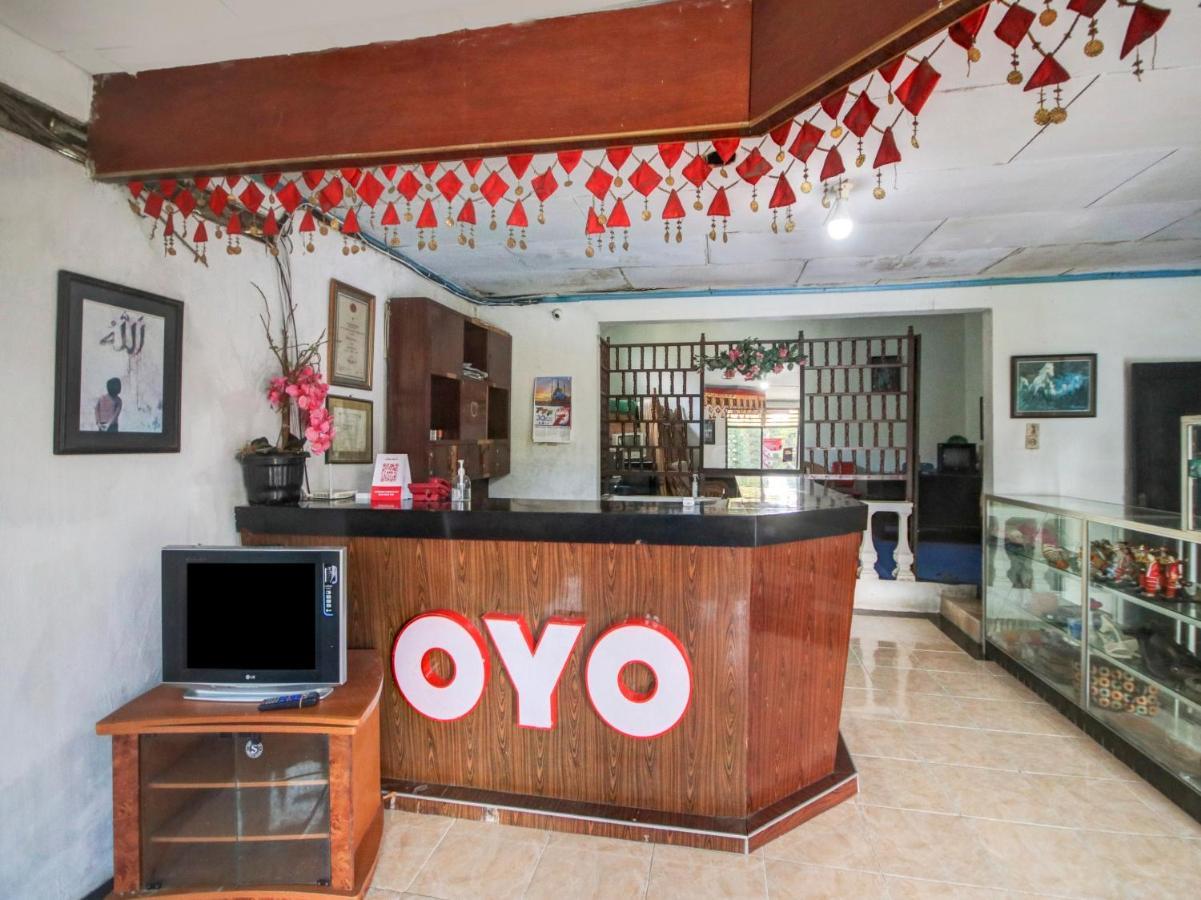 Oyo 2322 Dien Karona Hotel Berastagi Extérieur photo