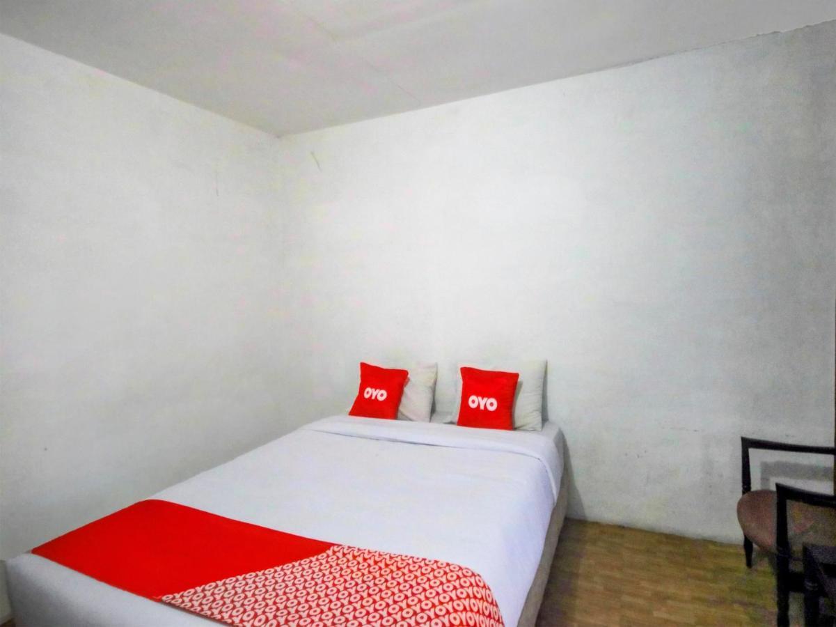 Oyo 2322 Dien Karona Hotel Berastagi Extérieur photo