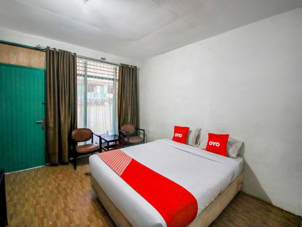 Oyo 2322 Dien Karona Hotel Berastagi Extérieur photo