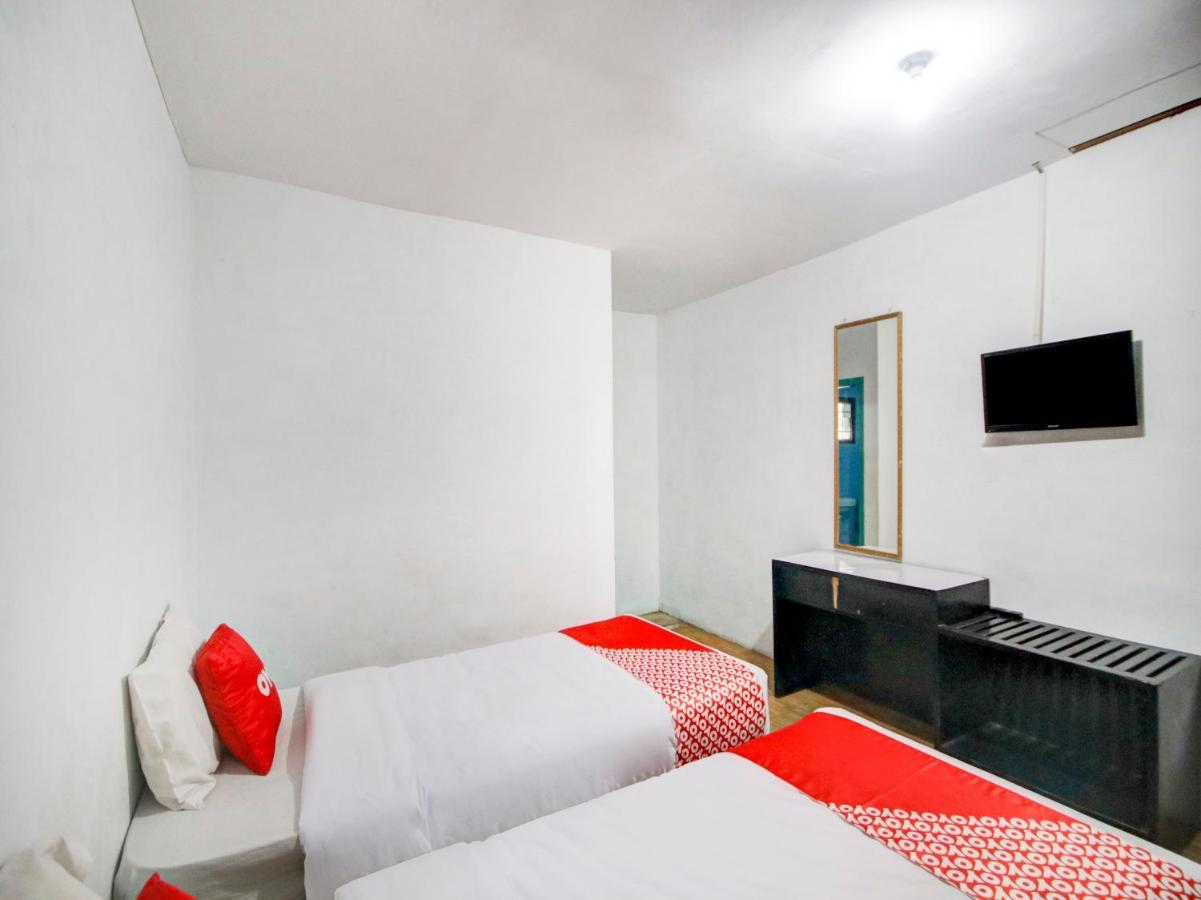 Oyo 2322 Dien Karona Hotel Berastagi Extérieur photo