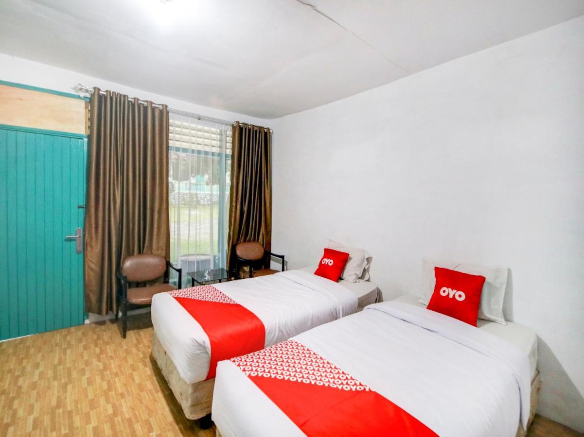 Oyo 2322 Dien Karona Hotel Berastagi Extérieur photo