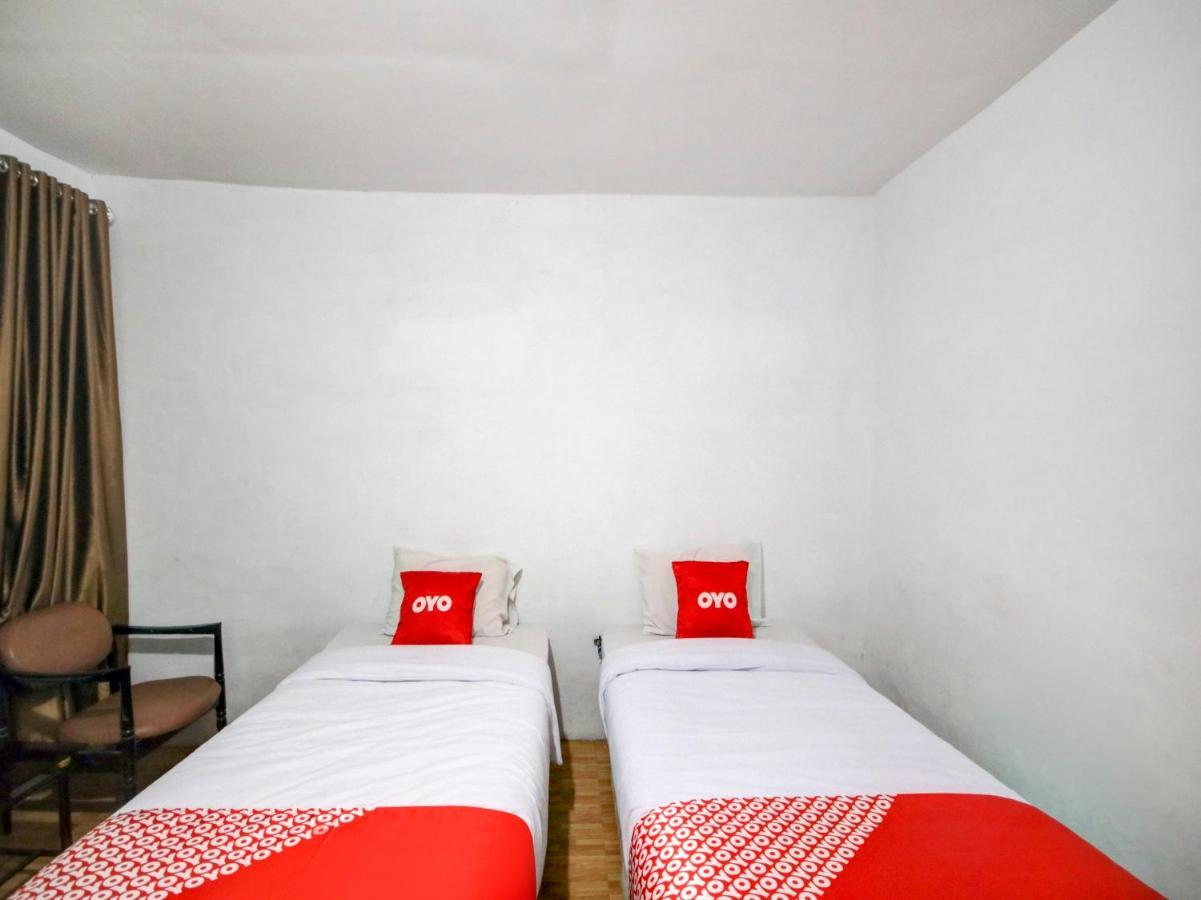 Oyo 2322 Dien Karona Hotel Berastagi Extérieur photo