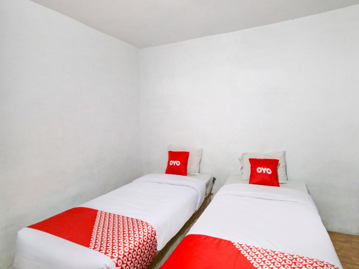 Oyo 2322 Dien Karona Hotel Berastagi Extérieur photo