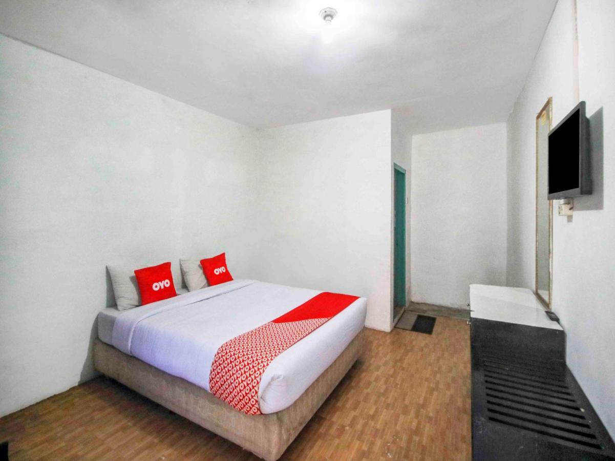 Oyo 2322 Dien Karona Hotel Berastagi Extérieur photo